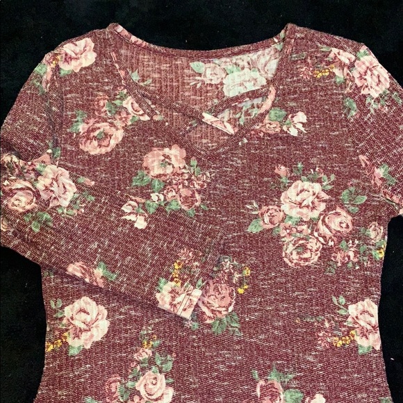 Floral burgundy top - Picture 3 of 5